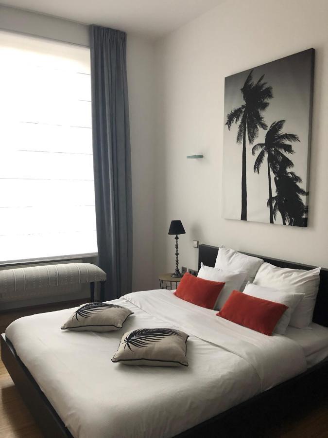 Apartment,925482340:JPEG